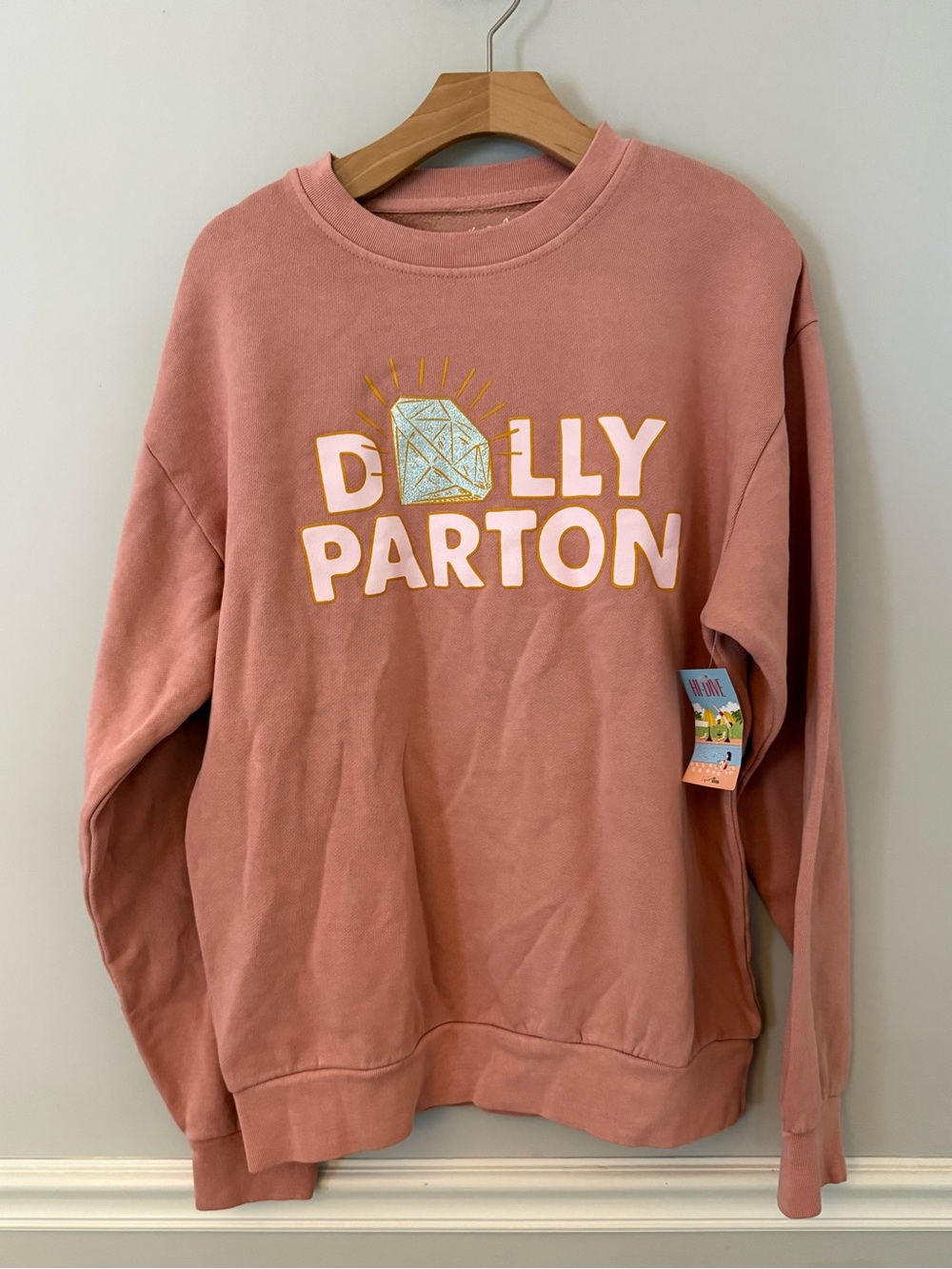 NWT Dolly Parton diamond graphic sweatshirt. M